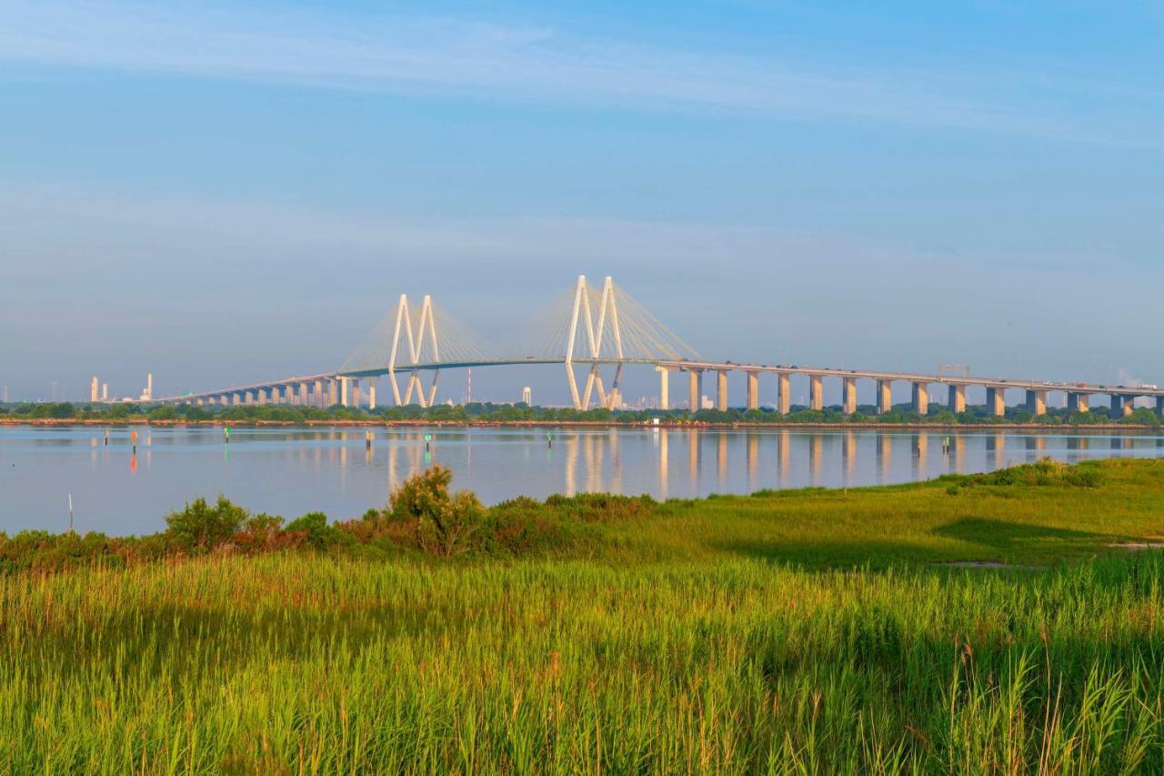 Отель Hyatt Regency Baytown-Houston Экстерьер фото
